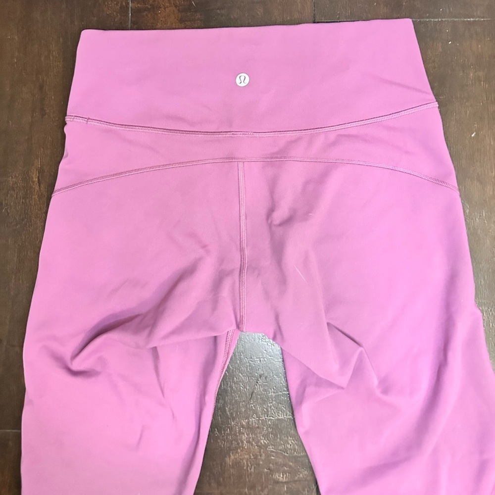 Lululemon Mauve Cropped 18” Leggings Size 10 - Picture 5 of 11
